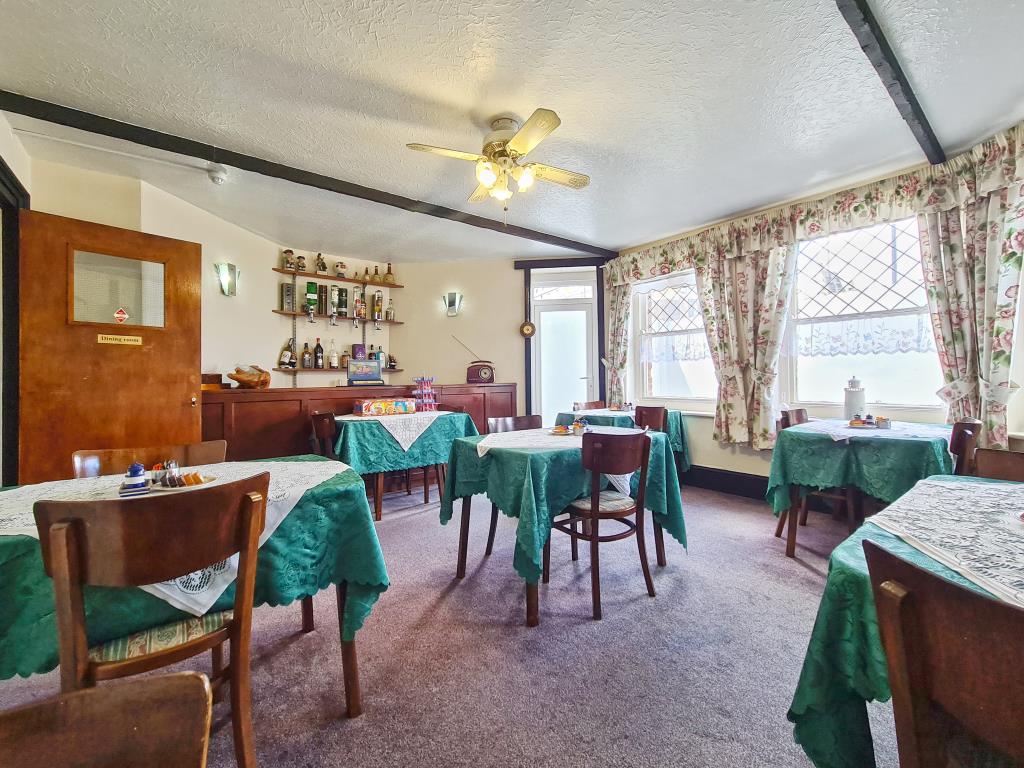 Lot: 148 - SEAFRONT BED AND BREAKFAST WITH POTENTIAL FOR CONVERSION - Dining room with seating and access to garden